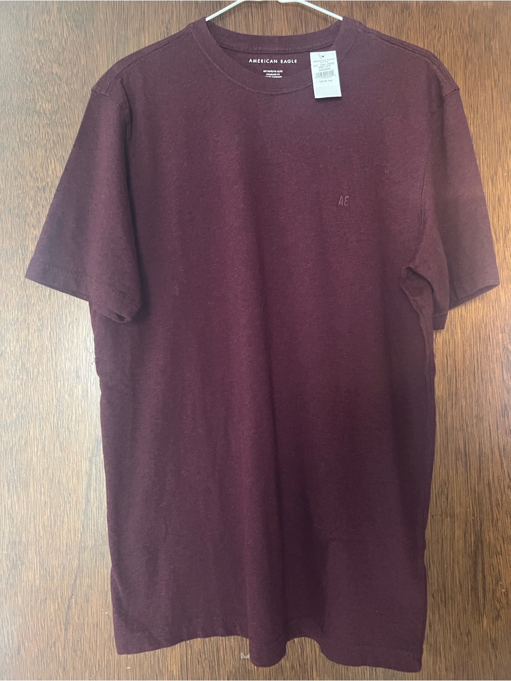 American Eagle Outfitters Men's Short-Sleeve Crewneck Tee in Maroon